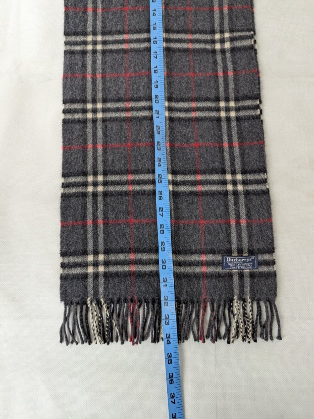 Luxury Burberry 100% Cashmere Nova Check Gray Scarf Unisex - Picture 6 of 7